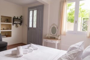 Athena Deluxe King Studio